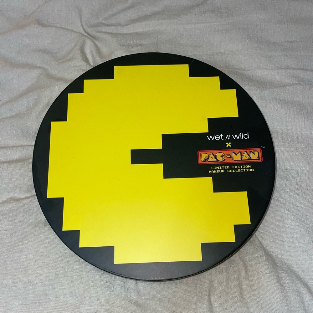 LIMITED EDITION Wet n Wild PAC MAN makeup box